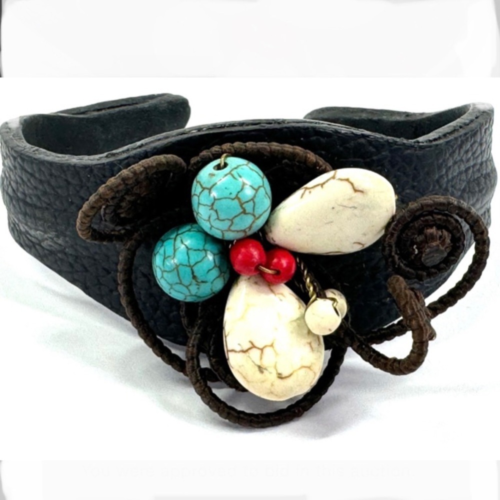 Vintage artsy southwestern style horsehair‎ wire, beaded leather cuff bracelet